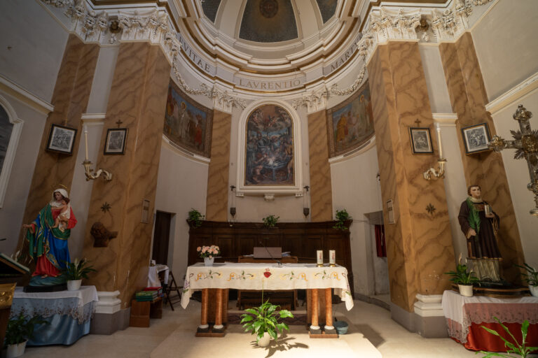 DSC00400 Chiesa San Lorenzo Martire - altare