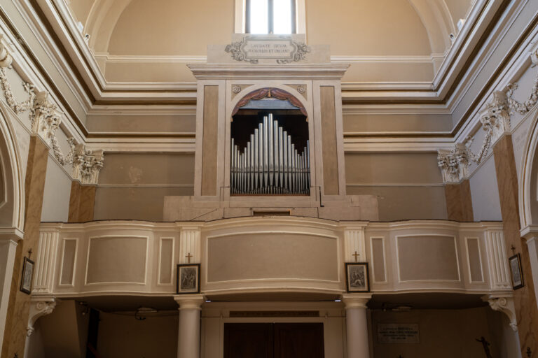 DSC00410 Chiesa San Lorenzo Martire - organo 01