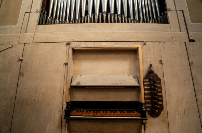 DSC00416 Chiesa San Lorenzo Martire - organo 02