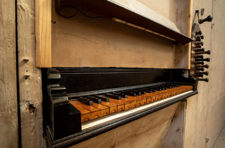 DSC00418 Chiesa San Lorenzo Martire - organo 03