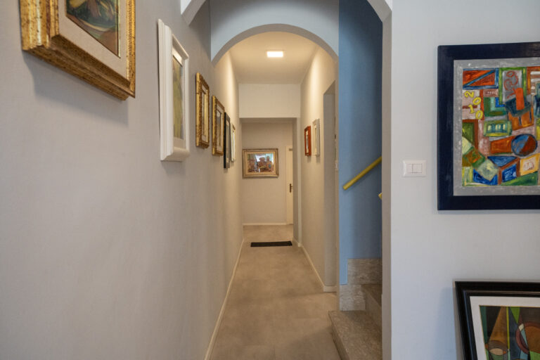 DSC00500 Galleria d'arte La Luce via Battisti 04