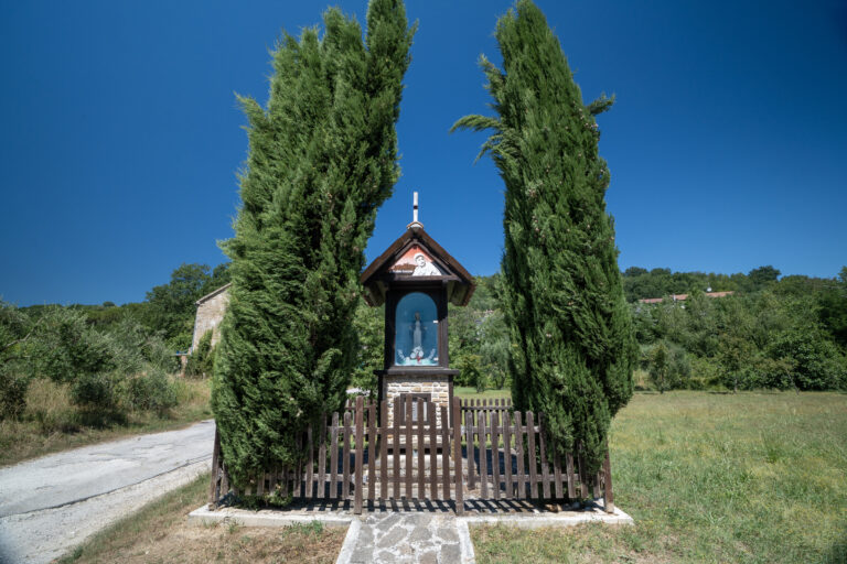 DSC00808 Mare di Mergo - Edicola a Michele Scarponi